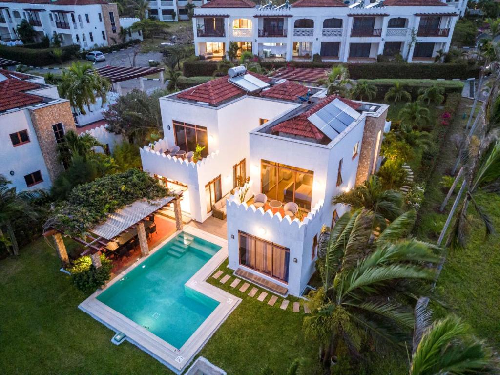 Mola Zuri Retreat